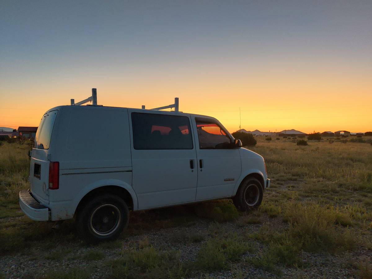 Gmc-Safari-van-1993-white