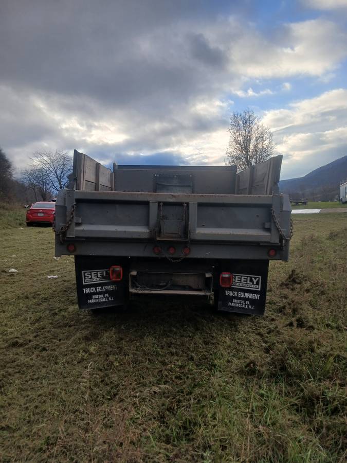 Gmc-Sierra-1-ton-nominal-1993-green
