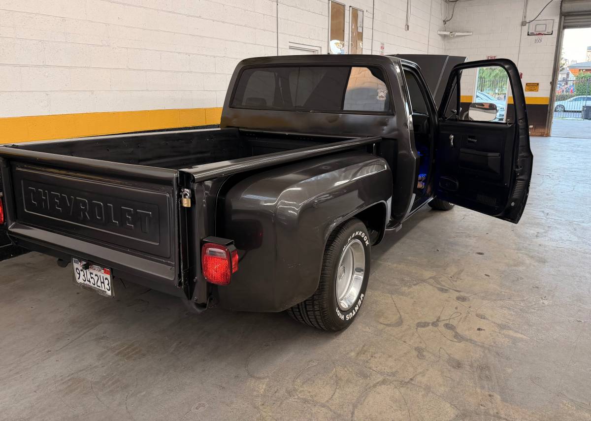 Gmc-Sierra-1500-1976-grey