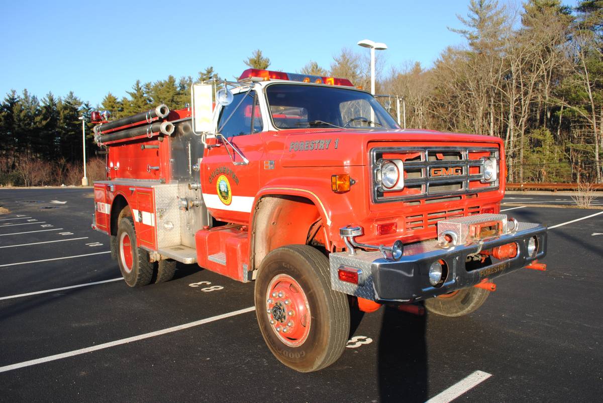 Gmc-Sierra-c7000-marmon-herrington-fire-pumper-1986-Red