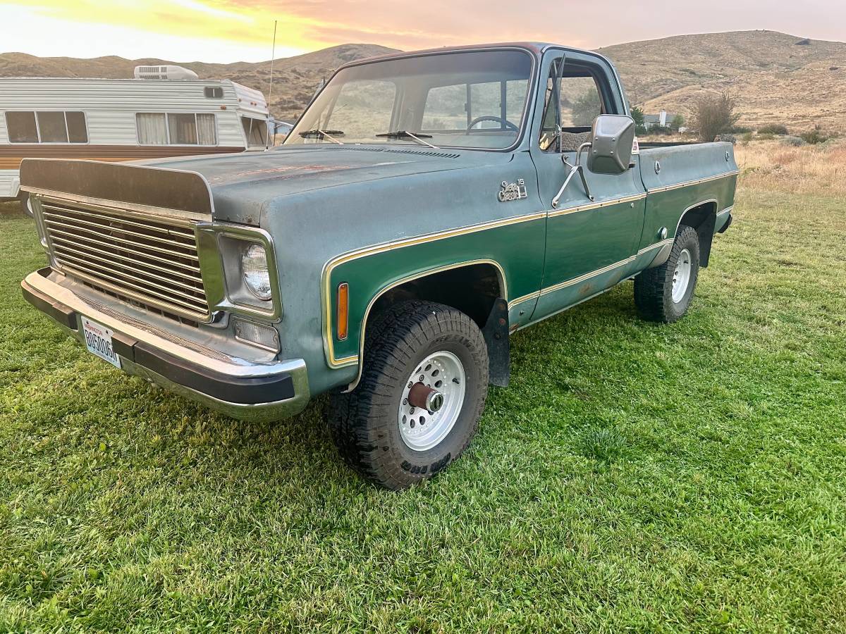 Gmc-Sierra-classic-k15-short-box-pickup-1977-green