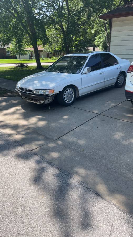 Honda-Accord-1996-white