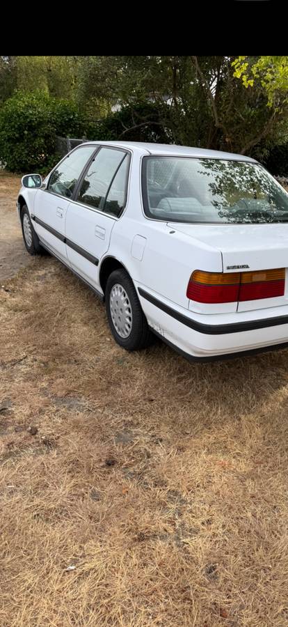 Honda-Accord-sedan-1991-white