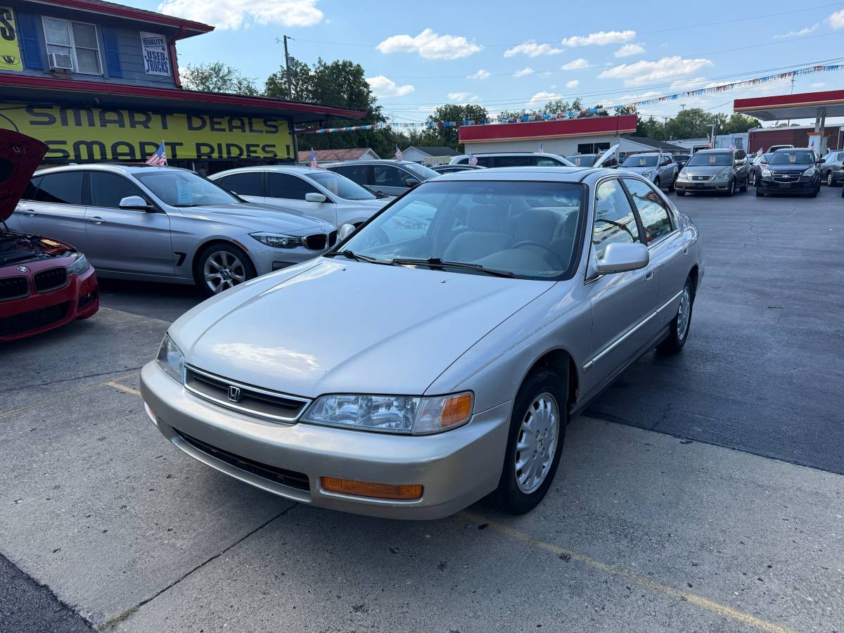 Honda-Accord-sedan-lx-1996