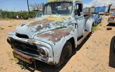 International Harvester R-120 1953