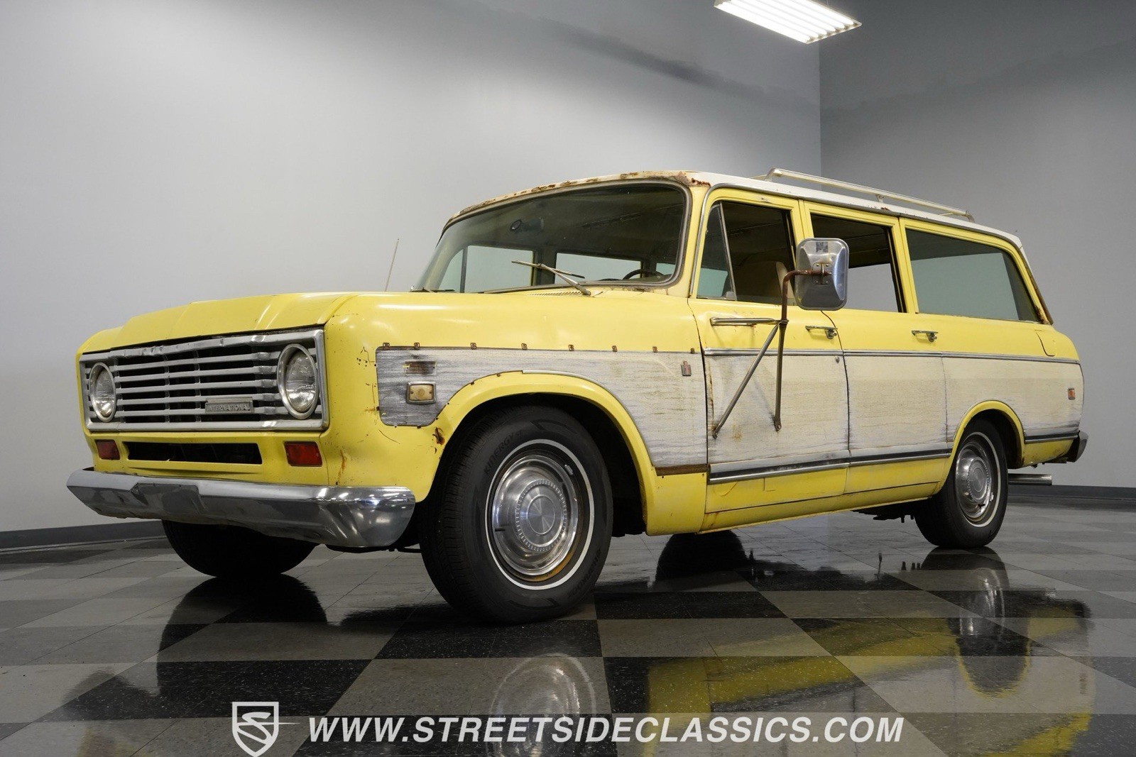 International-Harvester-Travelall-1974-SUV-Brown