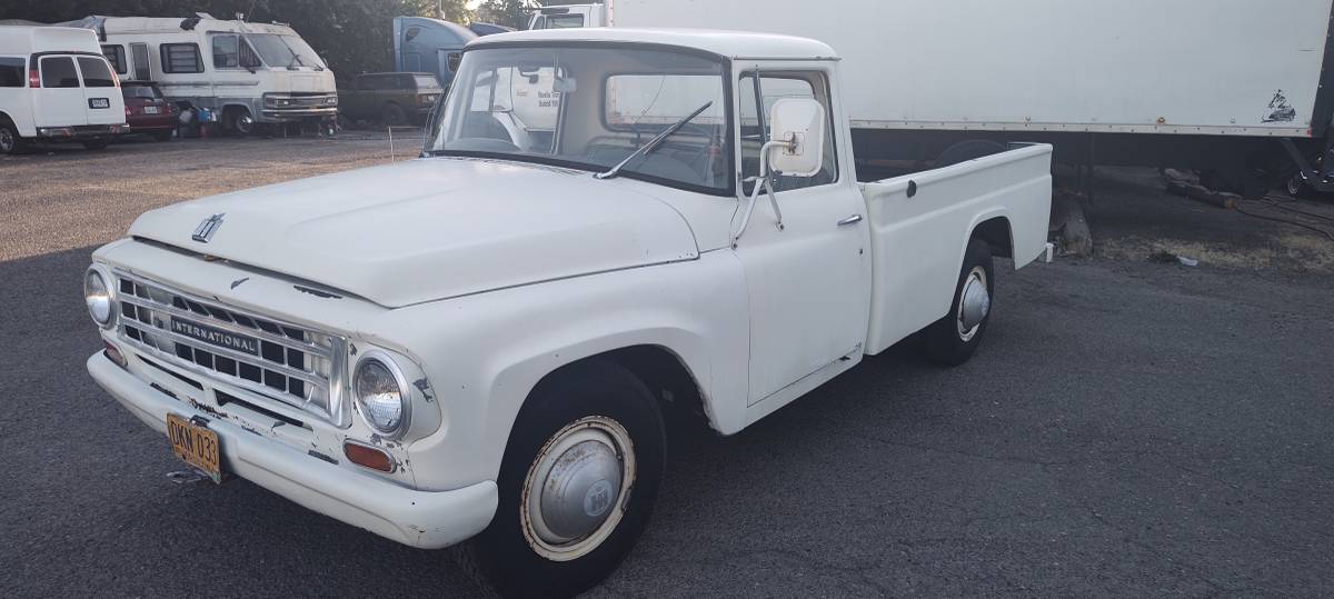 International-ihc-D-1300-1965-White