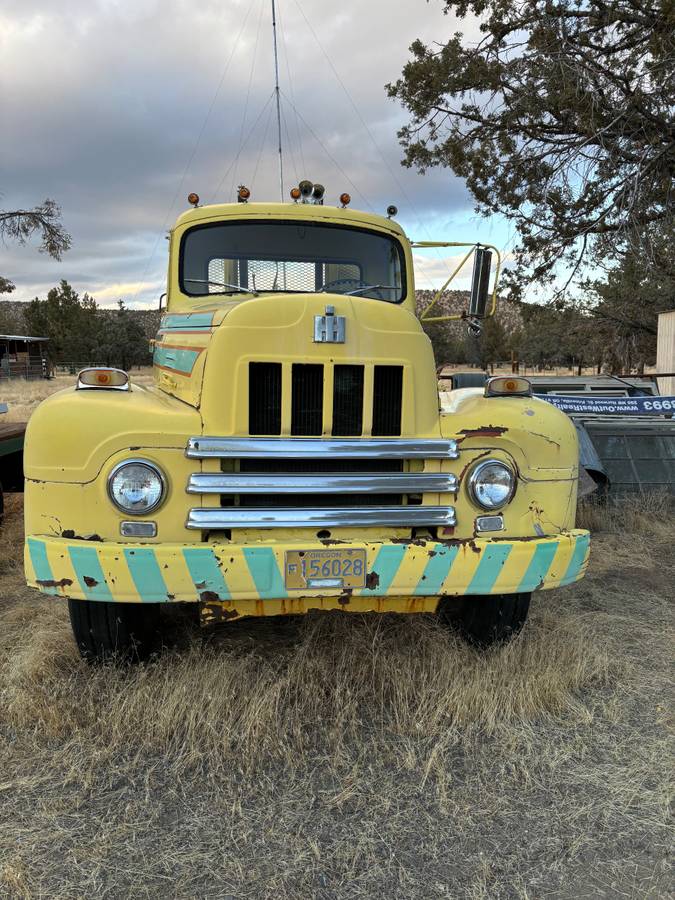 International-ihc-R200-1964-yellow