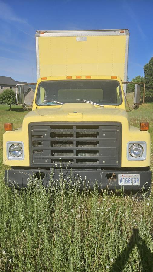 International-ihc-S1900-1985-yellow