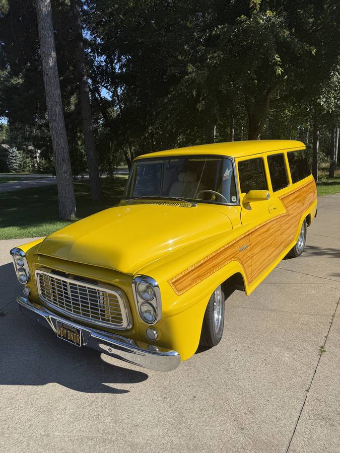 International-ihc-Travelall-panel-truck-1959-yellow