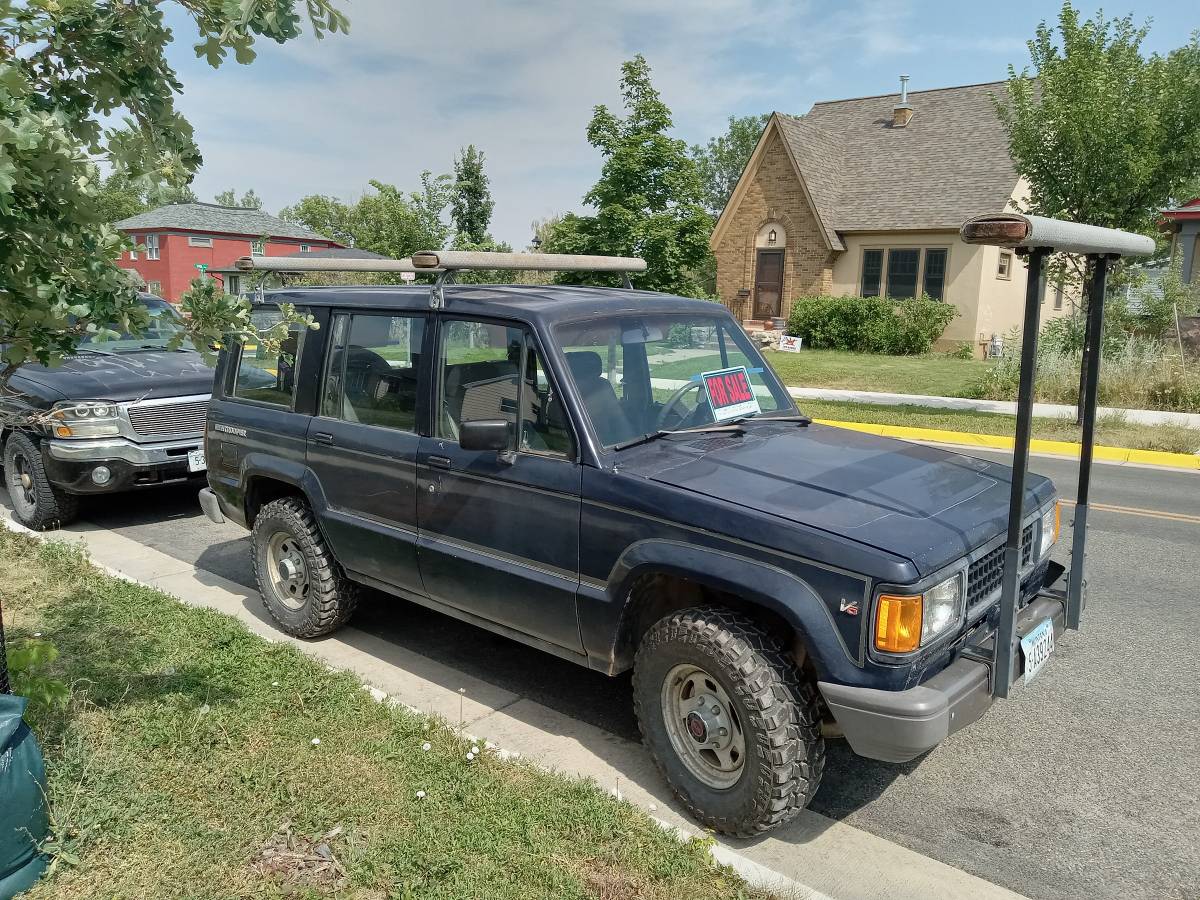 Isuzu-ii-trooper-1989-blue