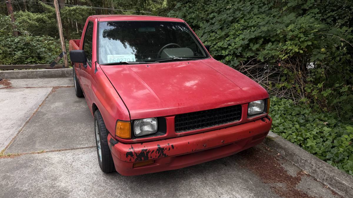 Isuzu-pickup-1990-red