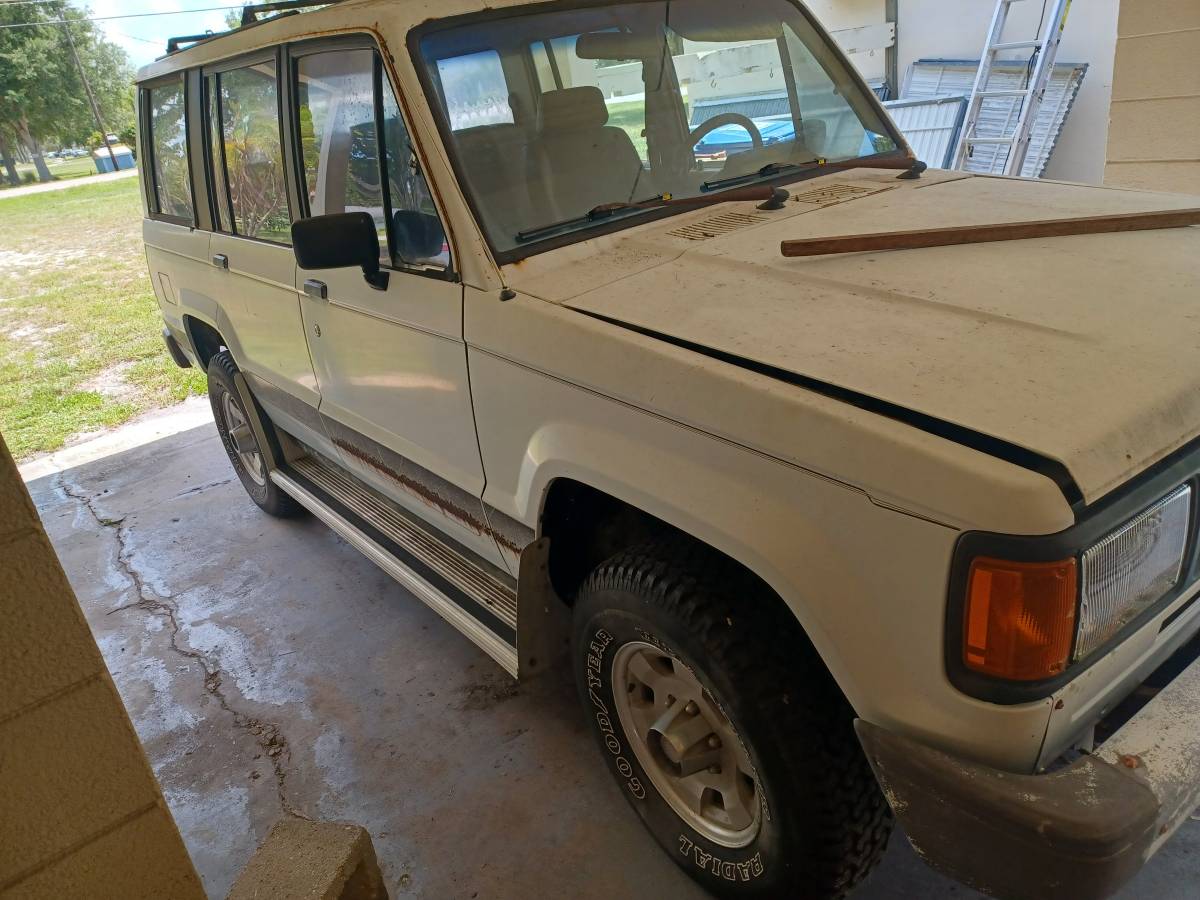 Isuzu-trooper2-1990-white