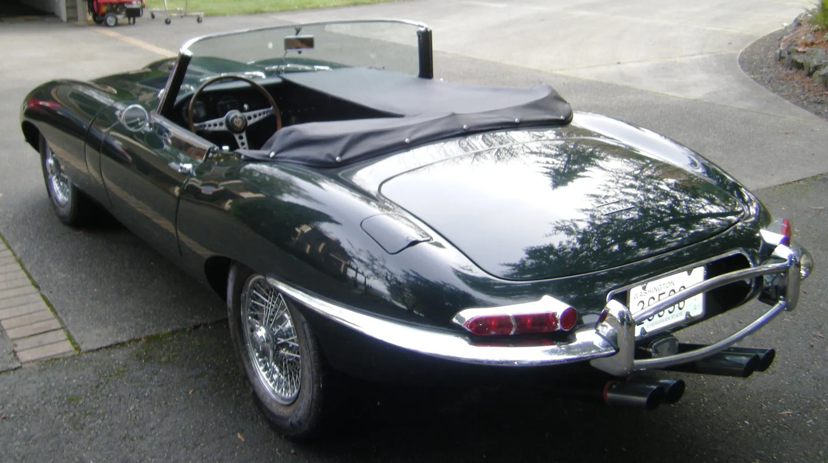Jaguar-E-type-xke-1967-British-Racing-Green-Black