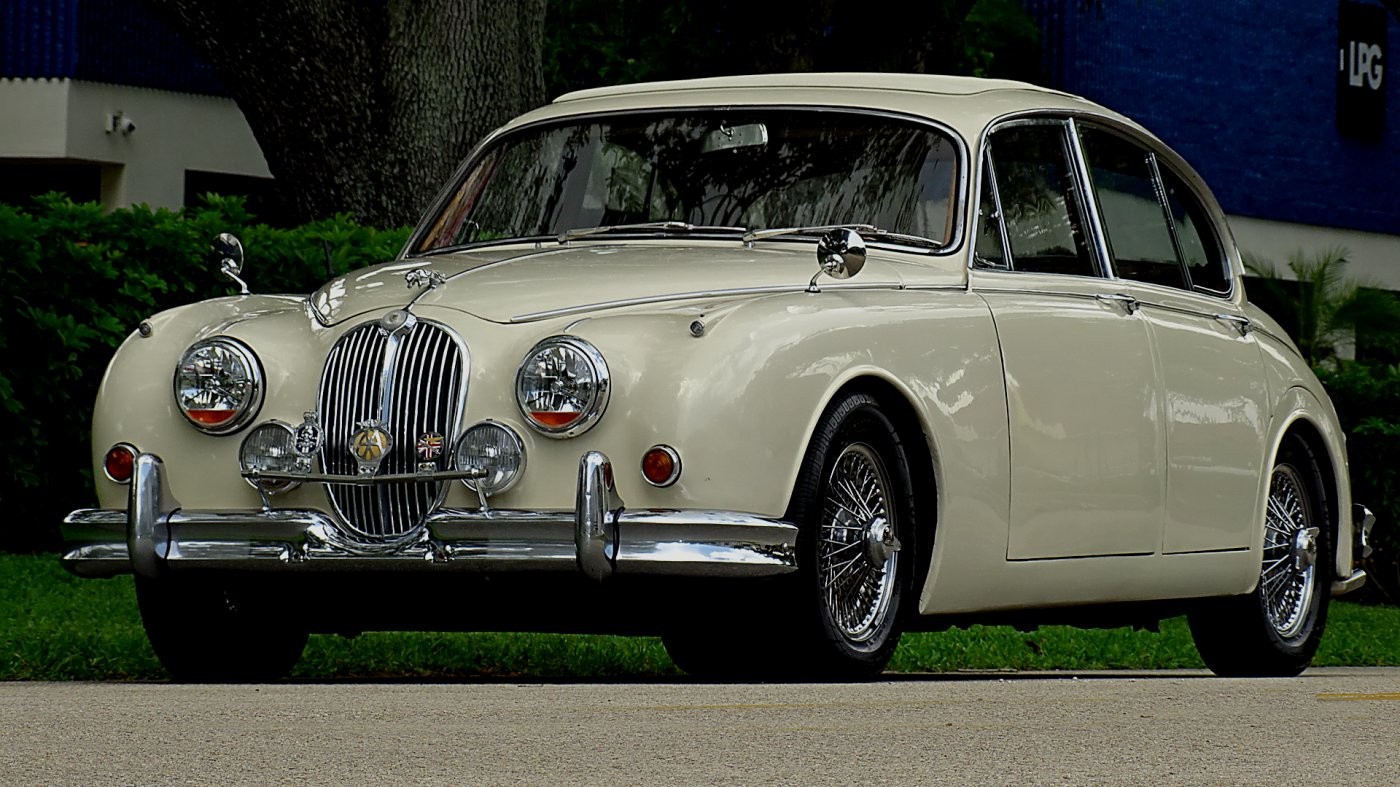 Jaguar-MARK-II-1961-FOUR-DOOR-SEAN-RED
