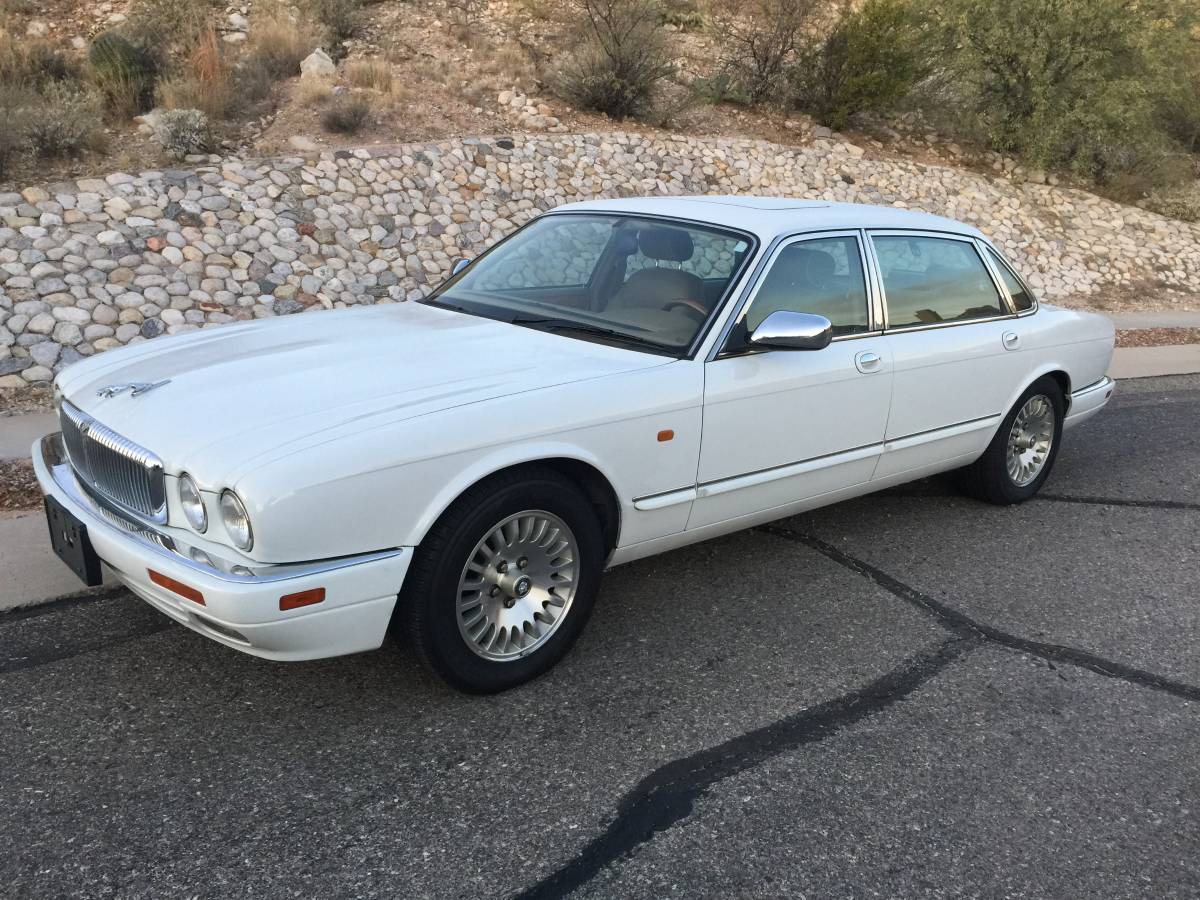 Jaguar-Vanden-plas-xj6-1996-white