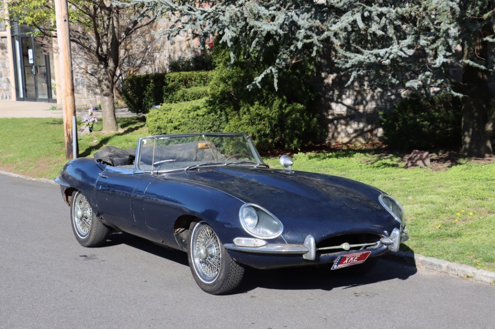 Jaguar-XKE-1967-Convertible-Gray