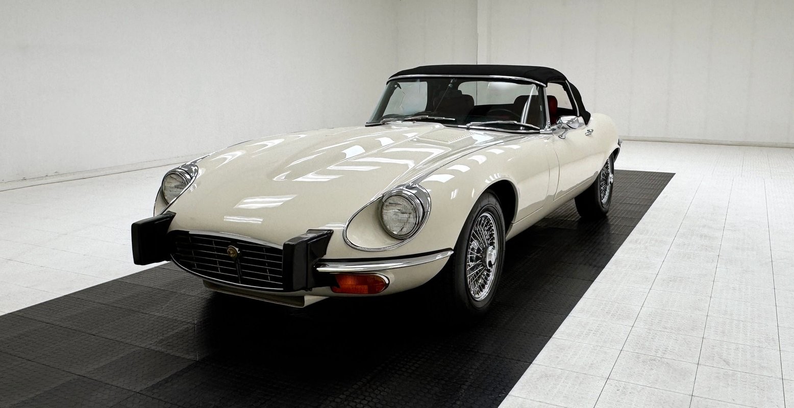 Jaguar-XKE-1974-Convertible-Red