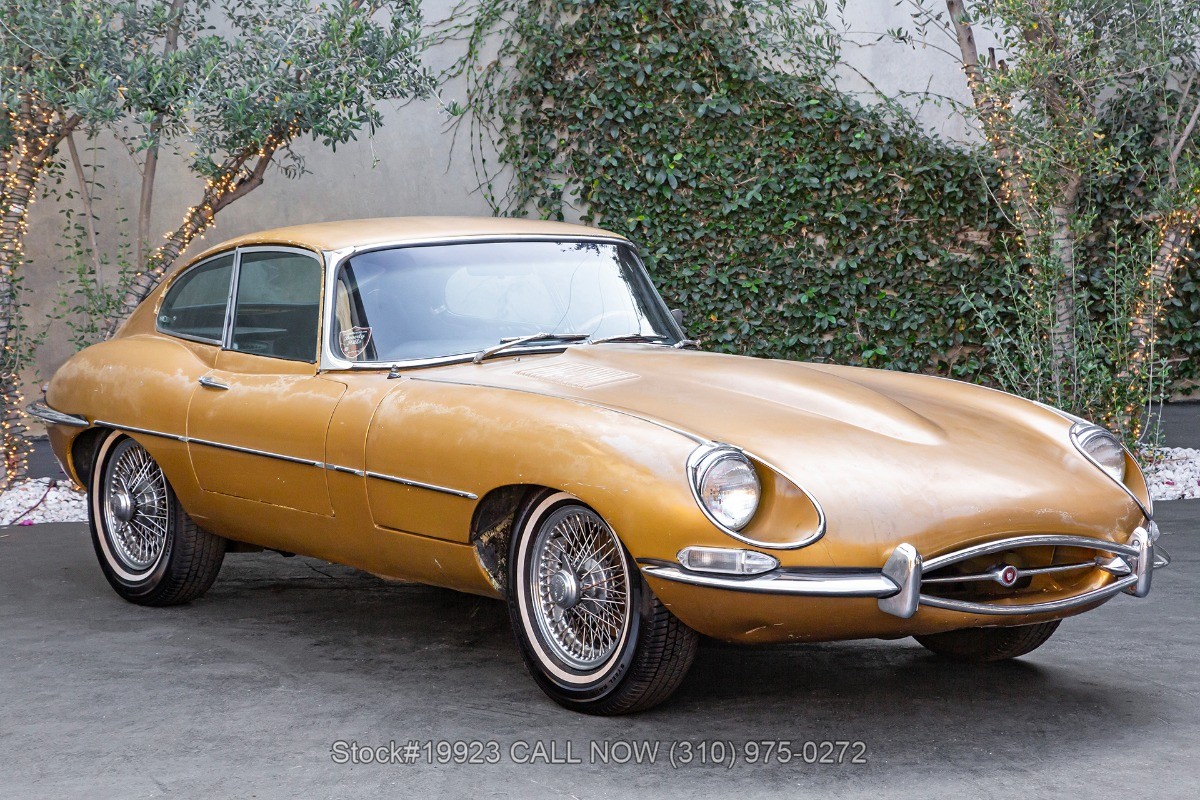 Jaguar-XKE-Fixed-Head-Coupe-1968