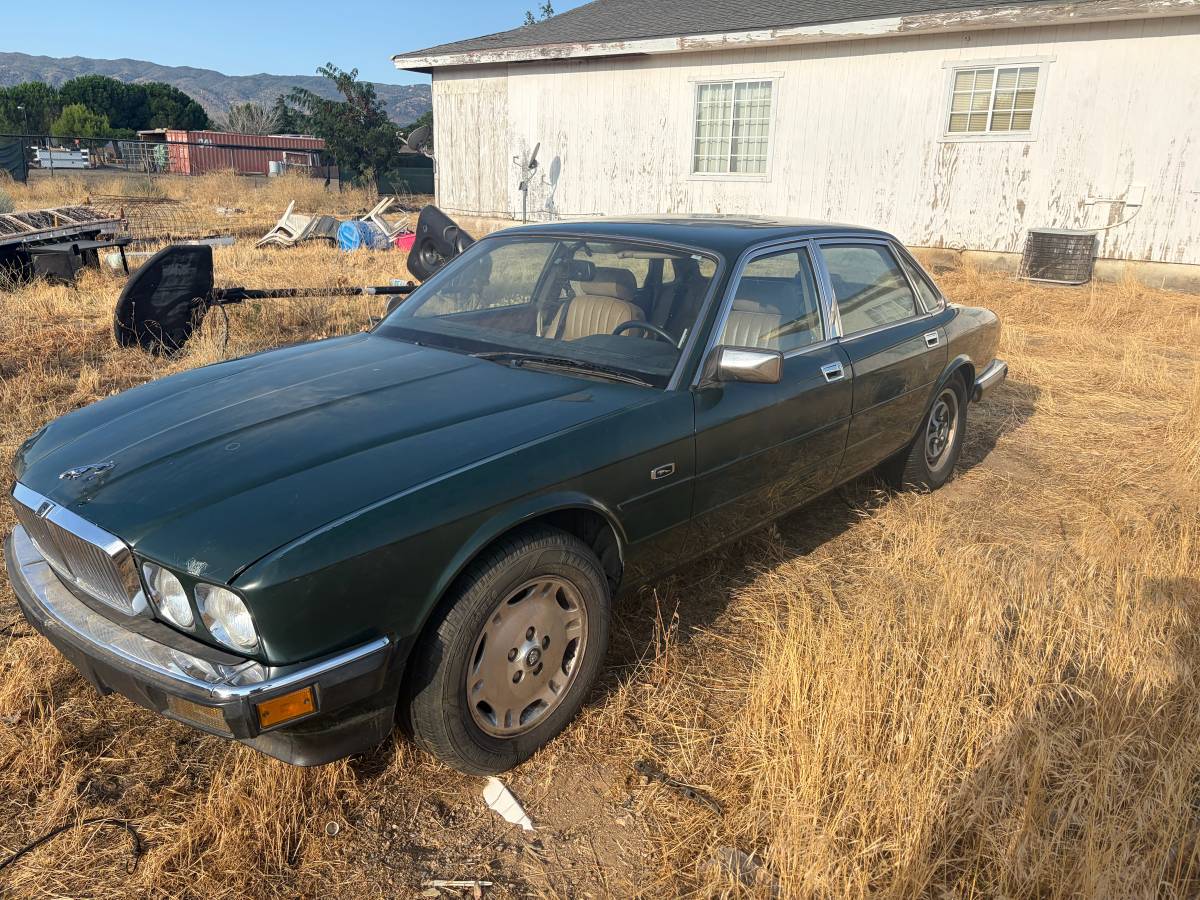 Jaguar-Xj6-1988-green