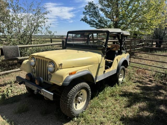 Jeep-1973-yellow