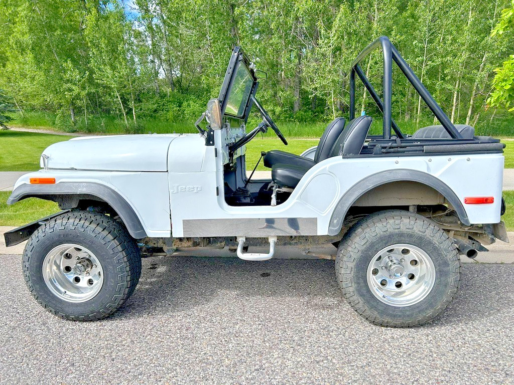 Jeep-CJ-1973-Black