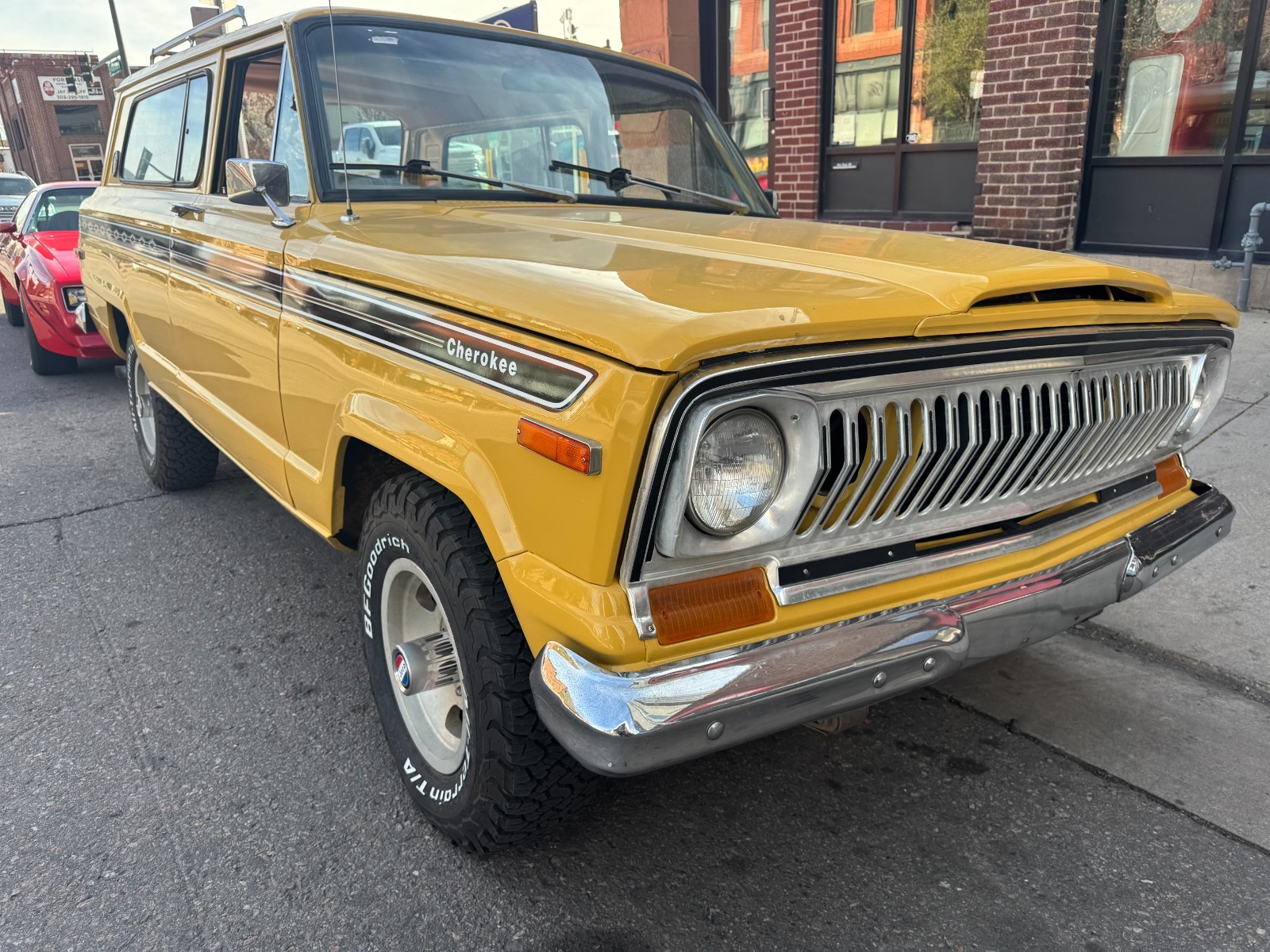 Jeep-Cherokee-1975-SUV-Tan