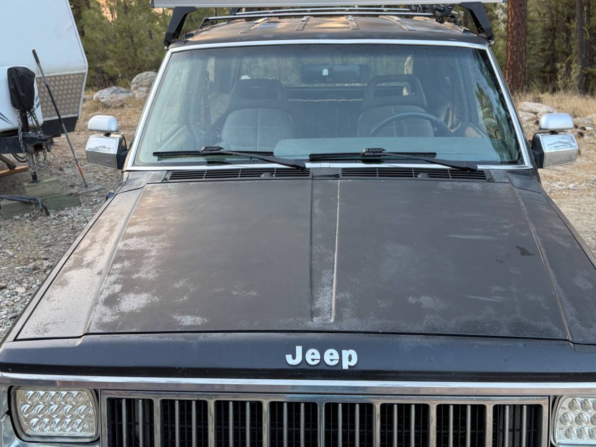 Jeep-Cherokee-1989-black