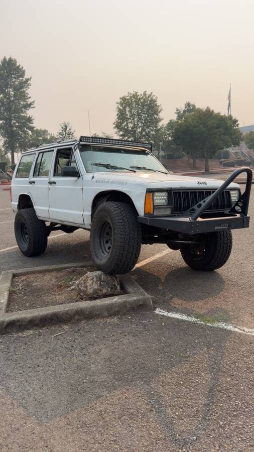 Jeep-Cherokee-1991-white