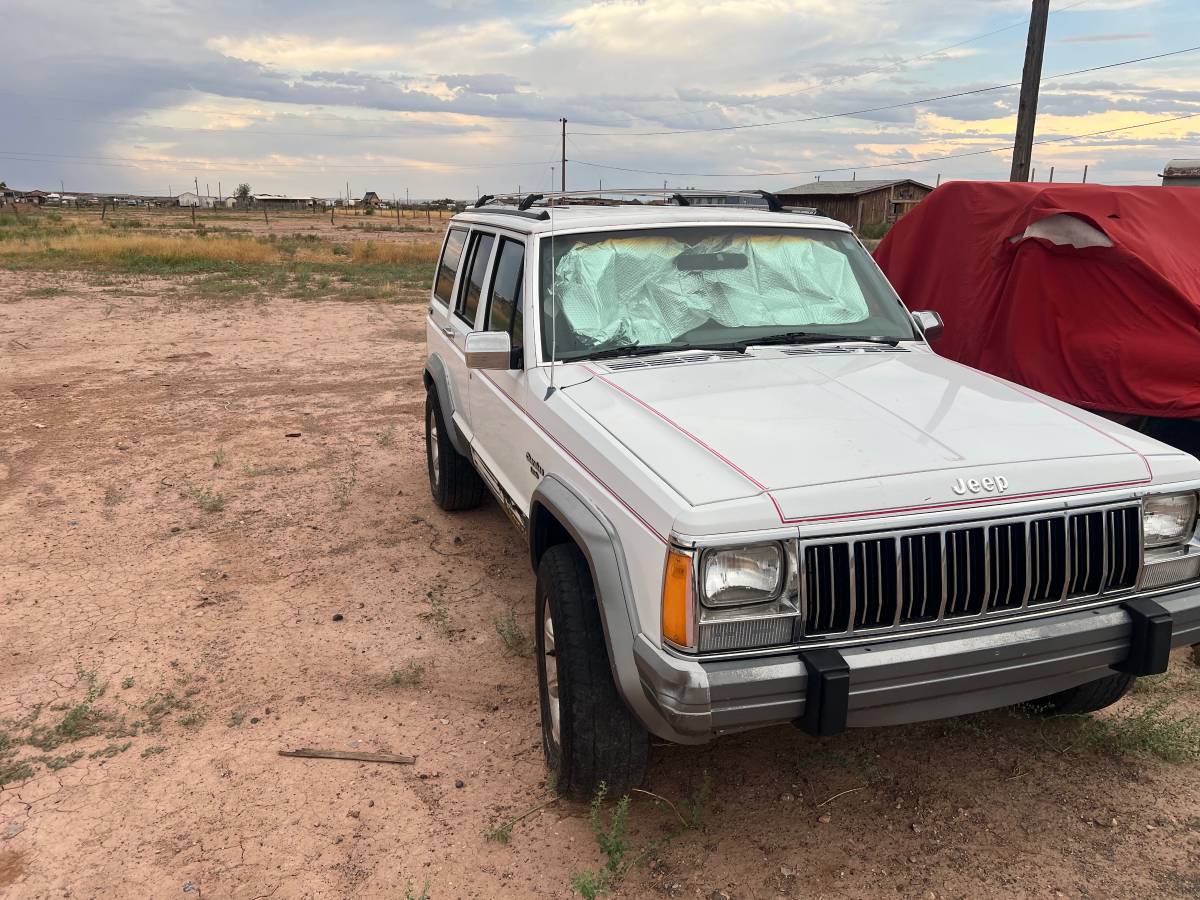 Jeep-Cherokee-1991-white