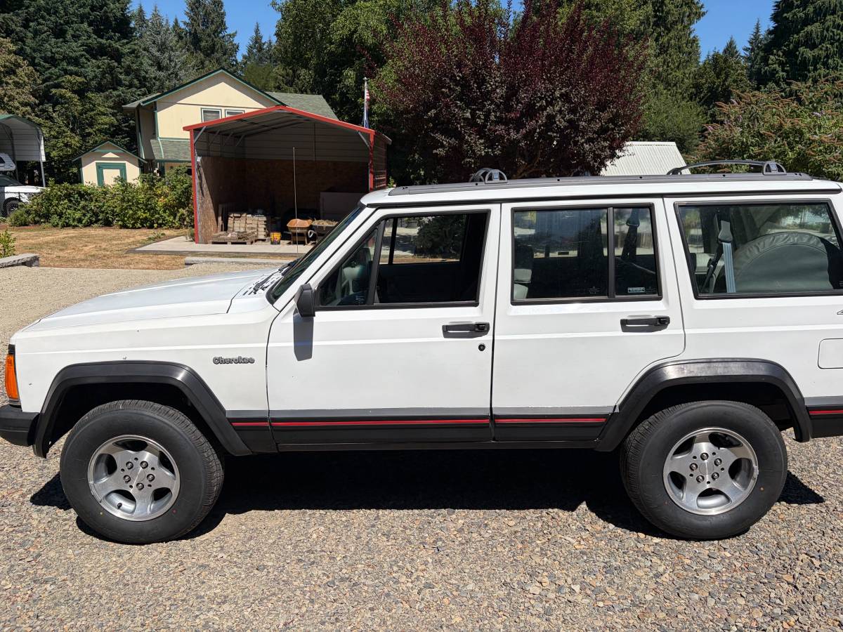Jeep-Cherokee-1993-white