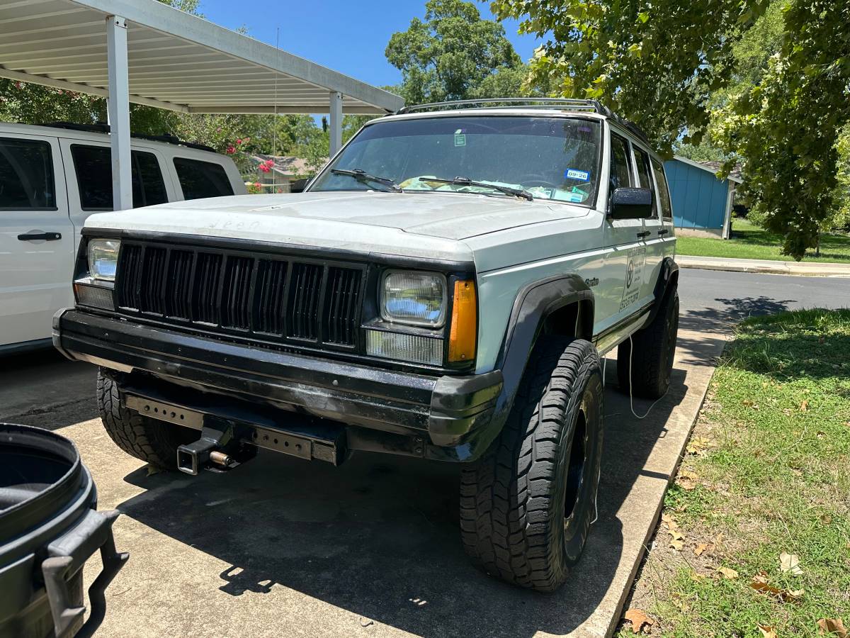 Jeep-Cherokee-1993