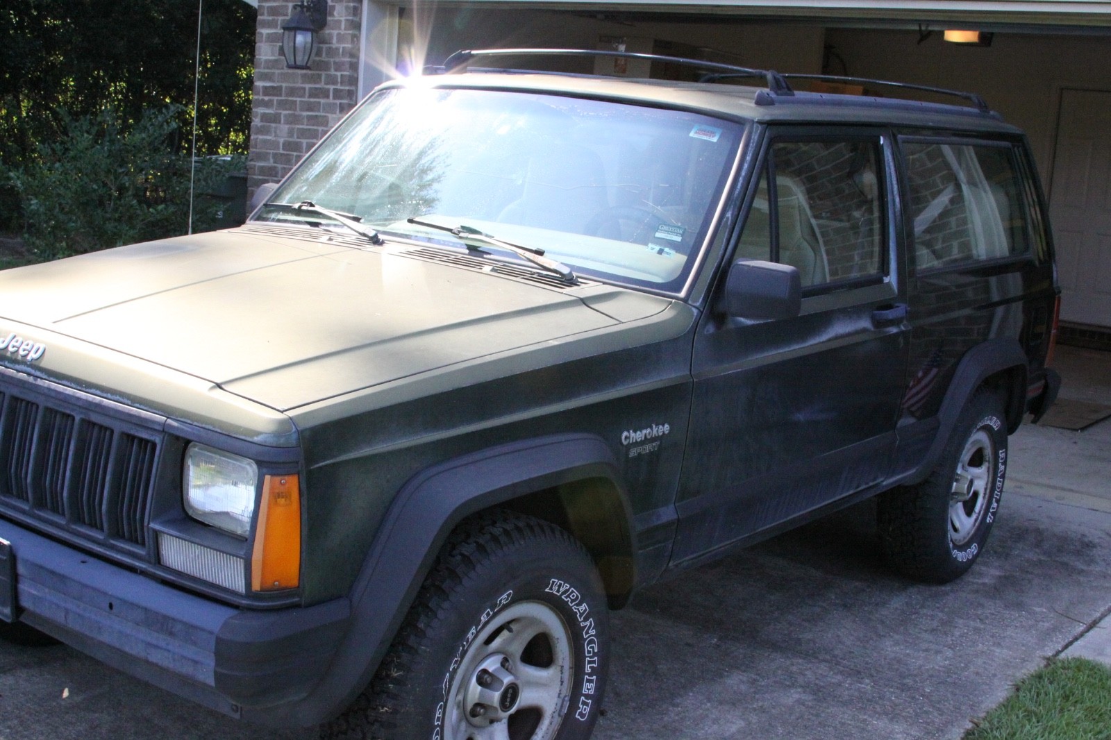 Jeep-Cherokee-1996-SUV-BEIGE