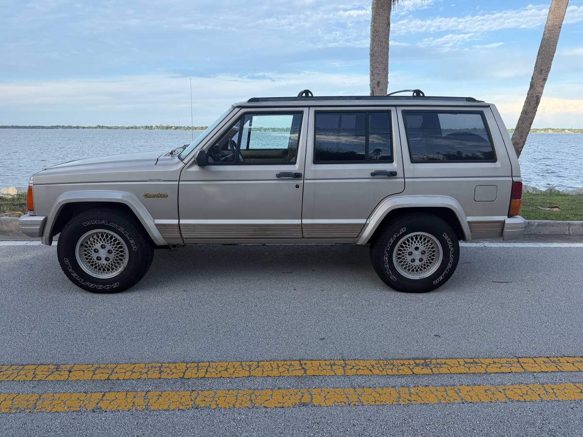 Jeep-Cherokee-country-1996-custom