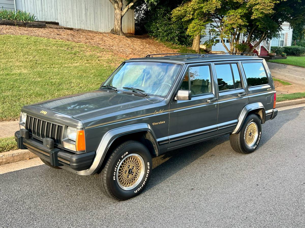Jeep-Cherokee-limited-1988-grey