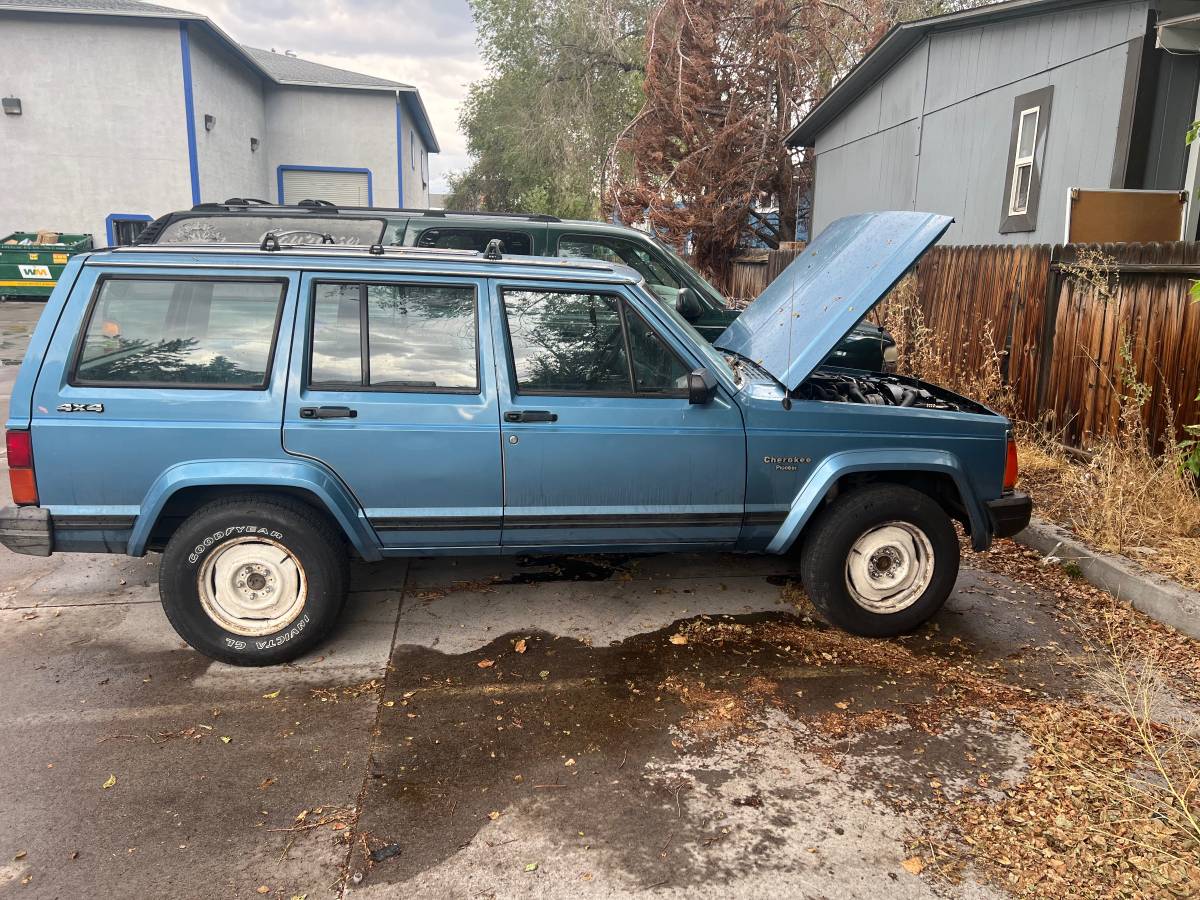 Jeep-Cherokee-pioneer-1986-blue