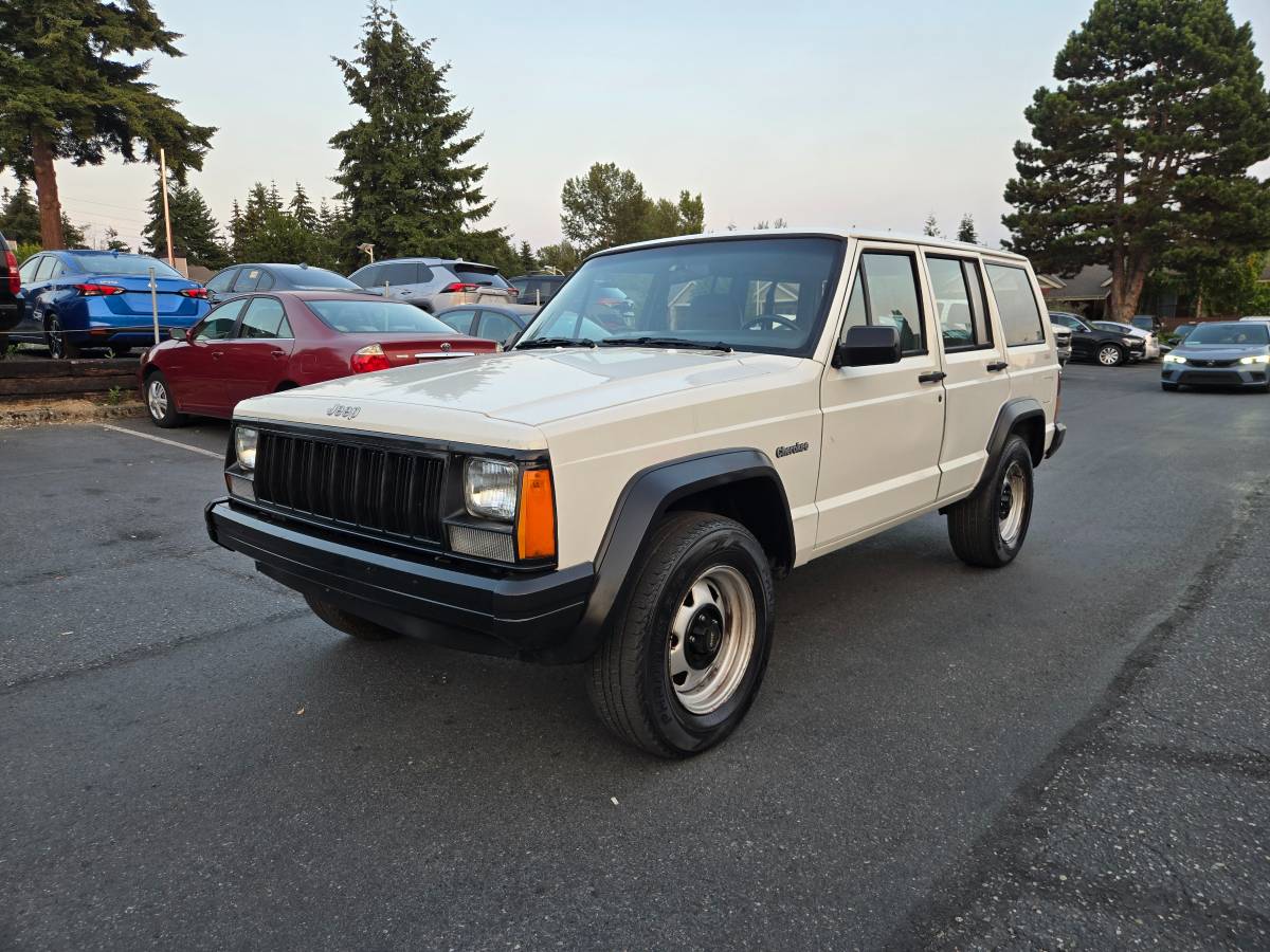 Jeep-Cherokee-se-1996-white