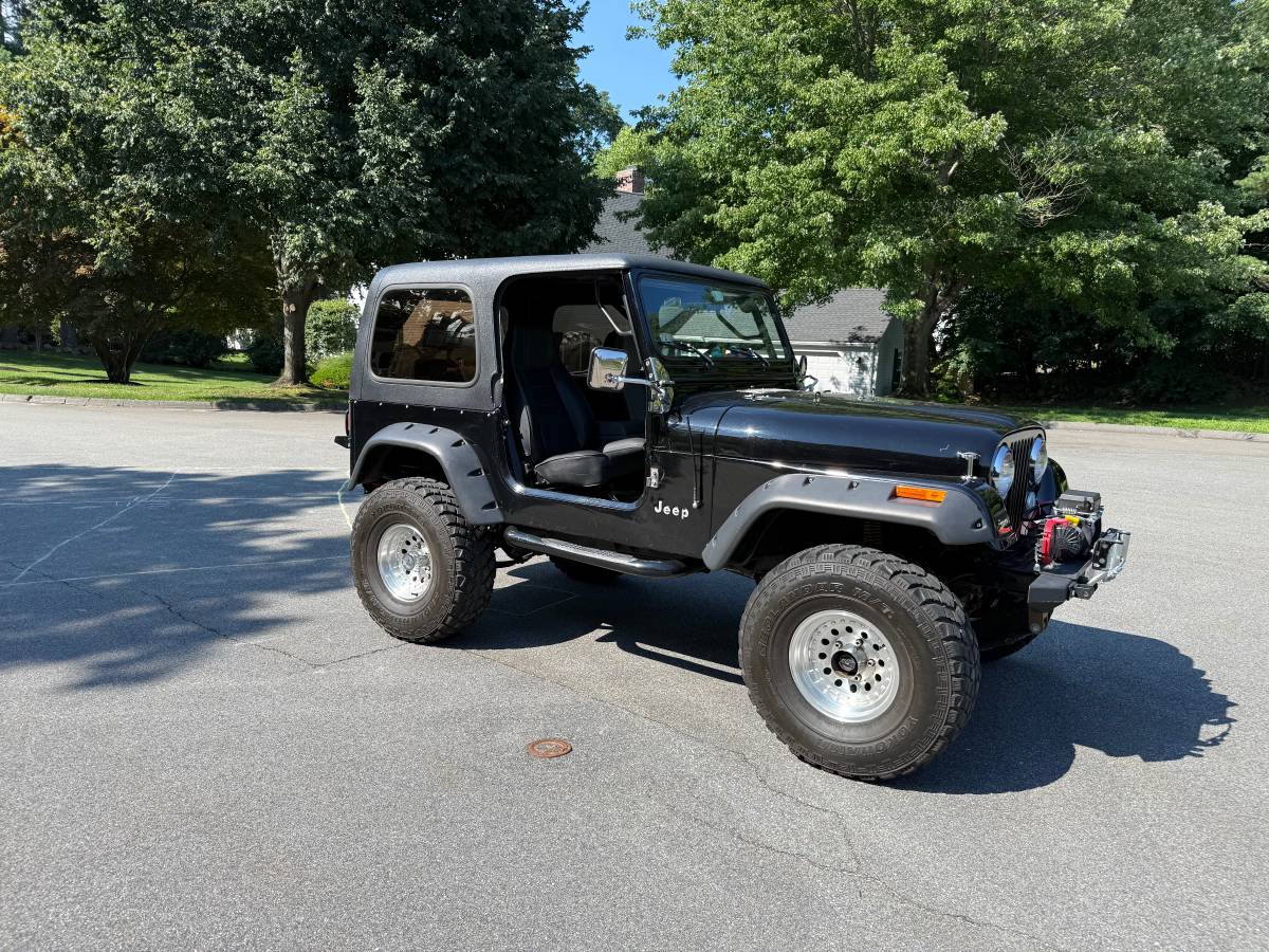 Jeep-Cj-7-open-body-std.-1984-black