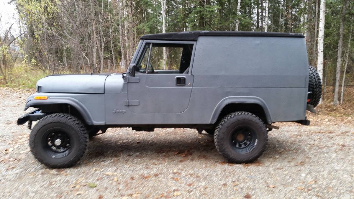 Jeep-Cj-8-scrambler-open-body-1984-Gray