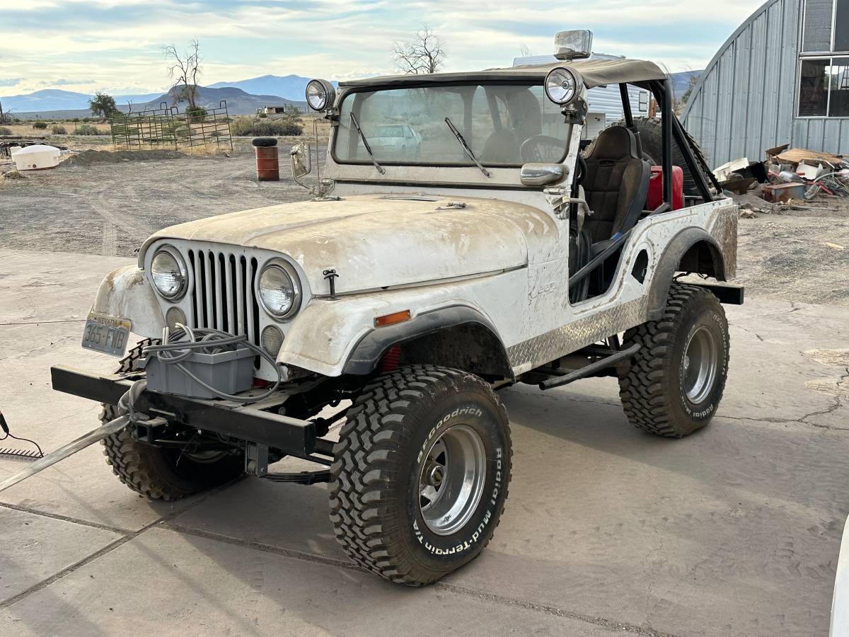 Jeep-Cj5-1974-white