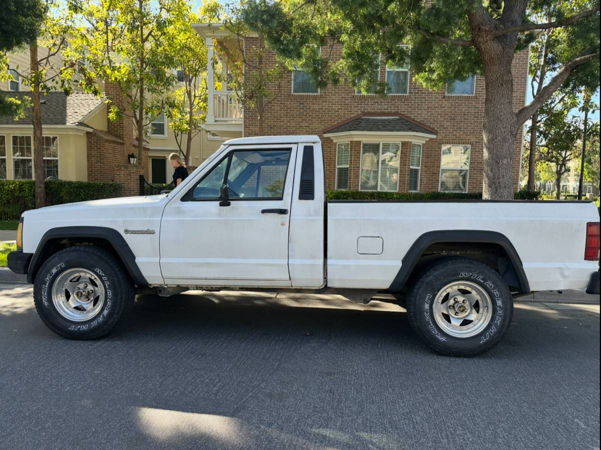 Jeep-Comanche-1989-white