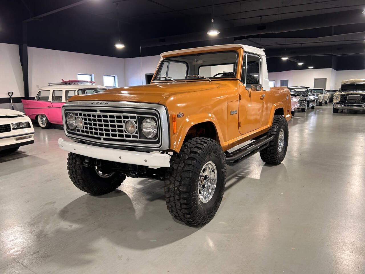 Jeep-Commando-1972-Orange-Black