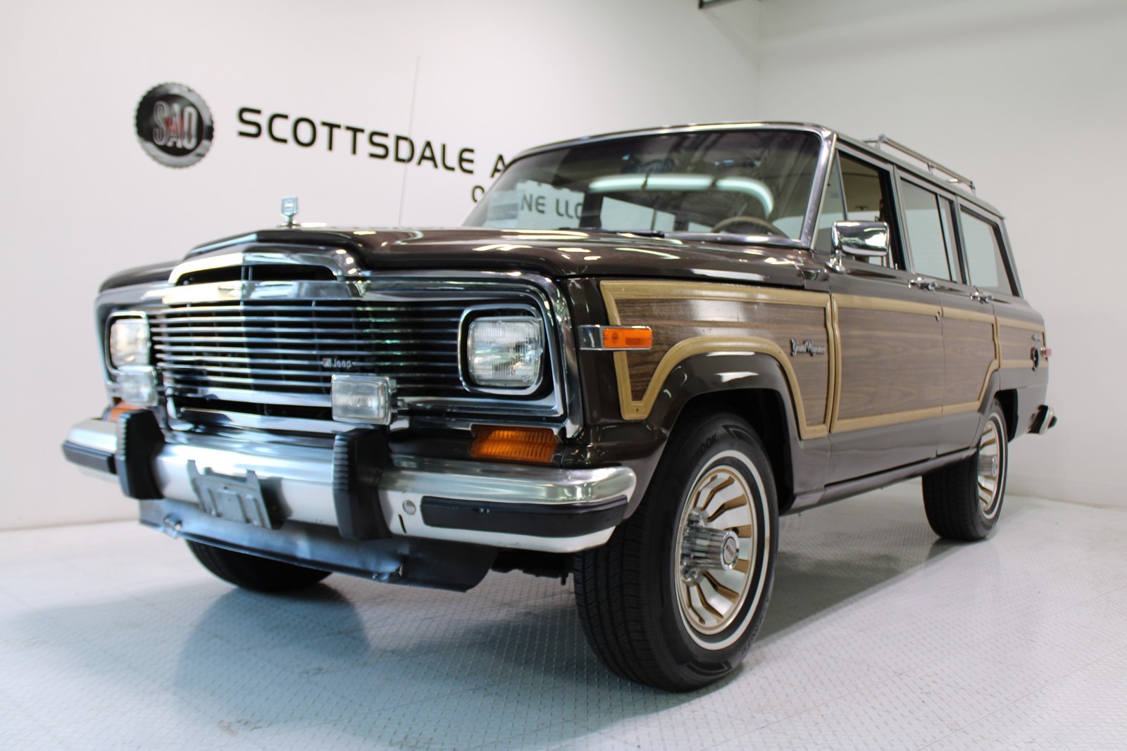 Jeep-Grand-Wagoneer-1987-SUV