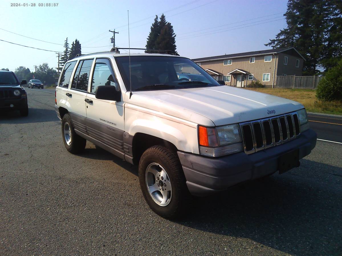 Jeep-Grand-cherokee-laredo-1996-white