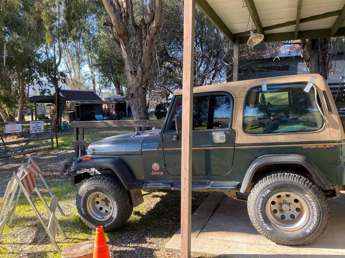 Jeep-Sahara-1995-green