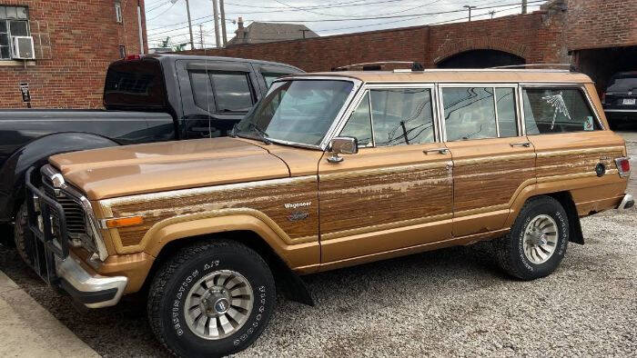 Jeep-Wagoneer-1982-Brown