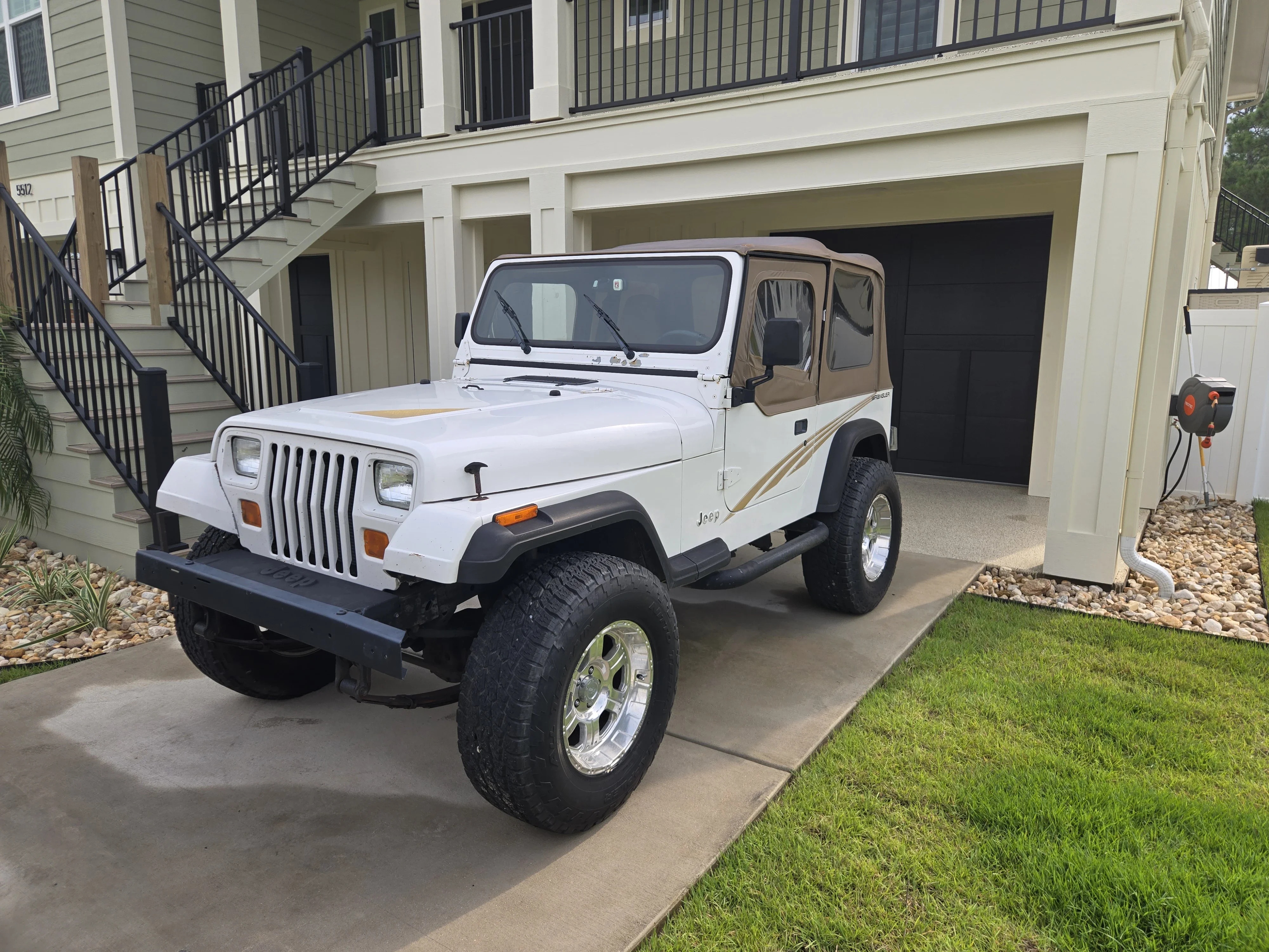 Jeep-Wrangler-4wd-rio-grande-1995-White-Tan