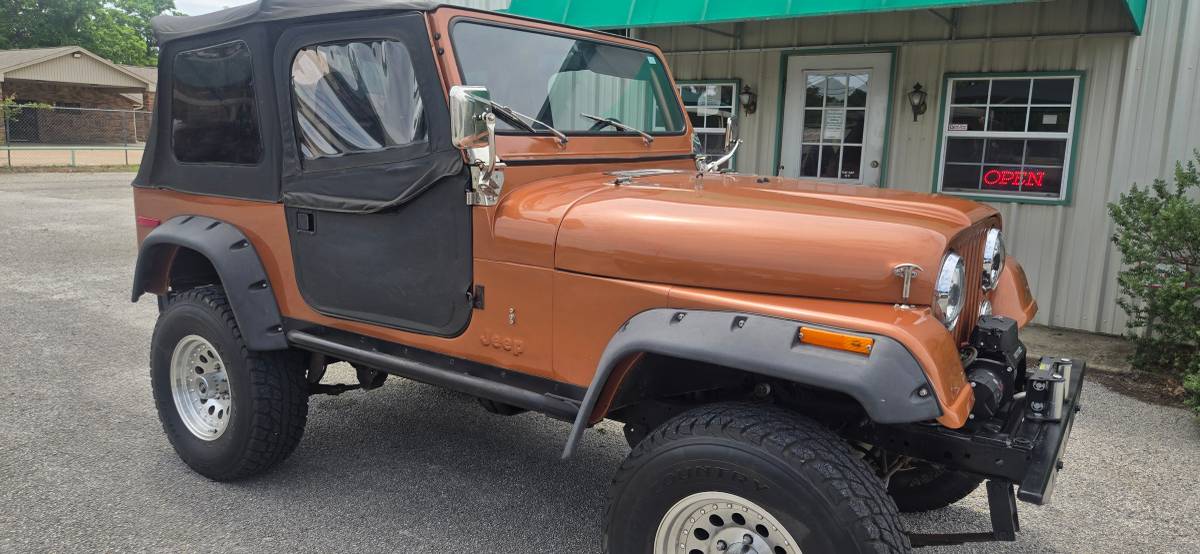 Jeep-Wrangler-4x4-v8-1980-orange