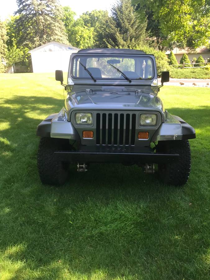 Jeep-Wrangler-laredo-1988-grey
