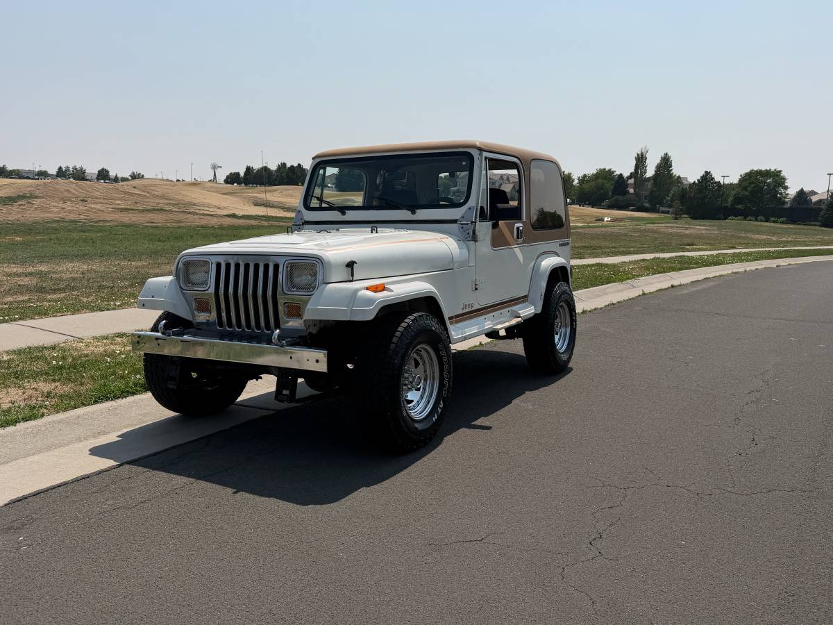 Jeep-Wrangler-open-body-laredo-1987-white